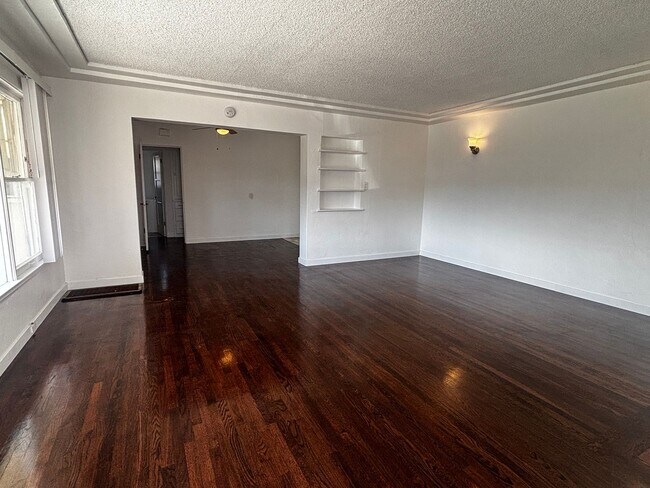 Foto del edificio - 3689 Moultrie Ave
