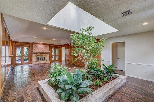 Foto del edificio - 3214 Freshmeadows Dr