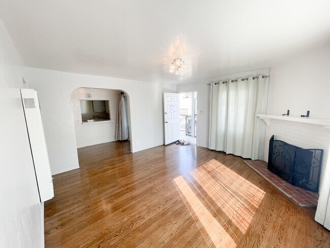 Building Photo - 4112 Ocean Dr