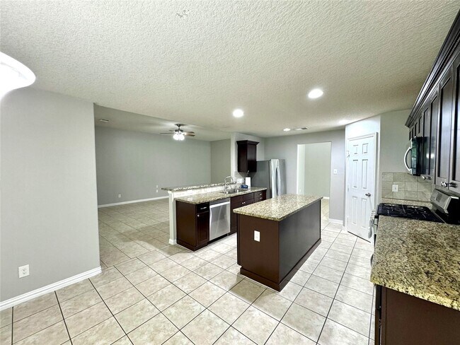 Foto del edificio - 5706 Painted Trail Dr