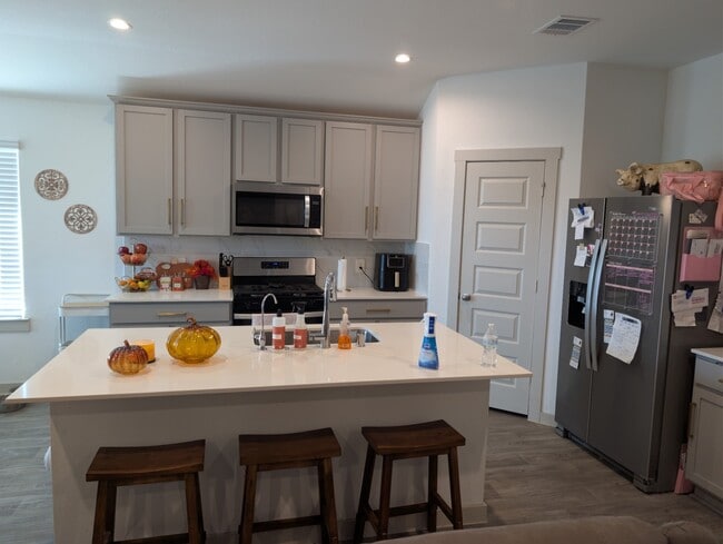 Foto del edificio - 14914 Cold Water Dr