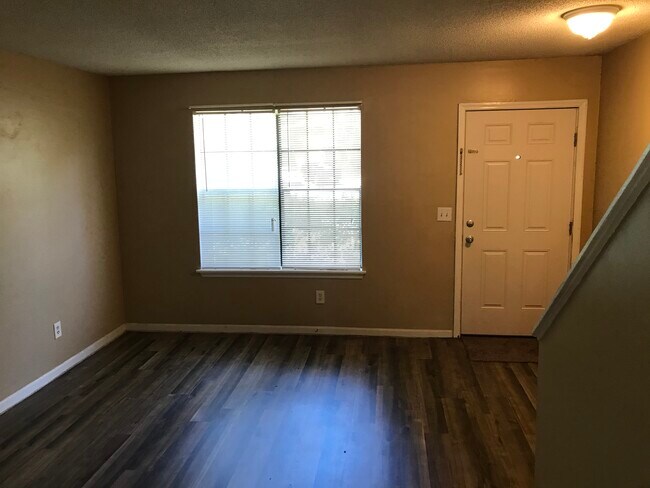 Foto del edificio - 115 Timber Ln