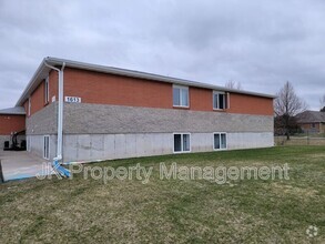 Building Photo - 1613 Sand Ct