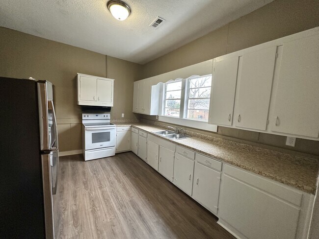 Building Photo - 1213 Alabama Ave SW