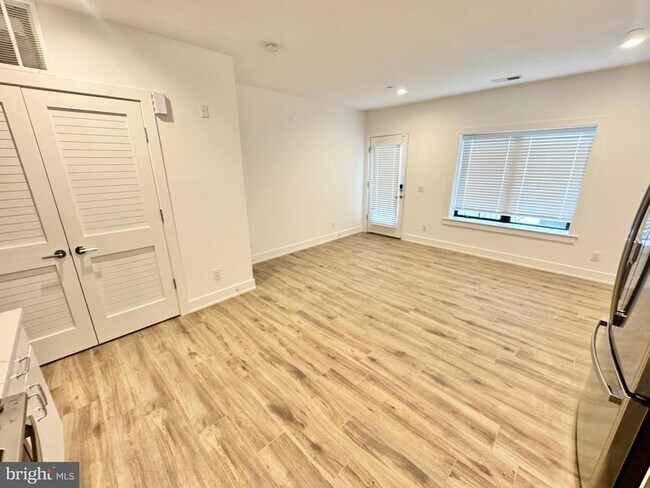 Foto del edificio - 2217 40th Pl NW