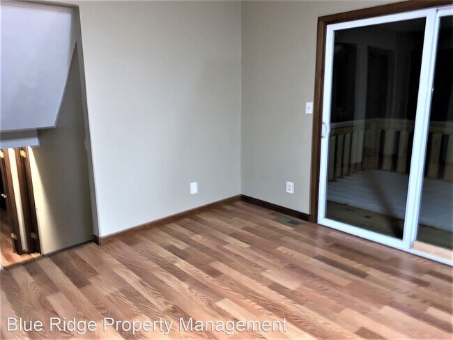 Building Photo - 4 br, 2.5 bath House - 111 E Lane Street