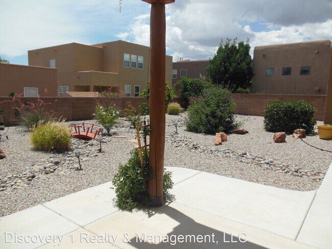 Building Photo - 3 br, 2.5 bath House - 1640 Arbolera Lp SE
