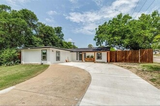 Building Photo - 3657 High Vista Dr