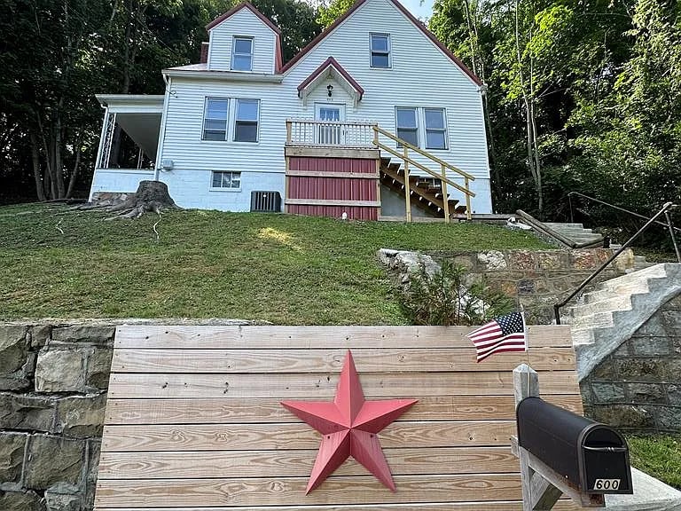 Primary Photo - 600 Nicholas St