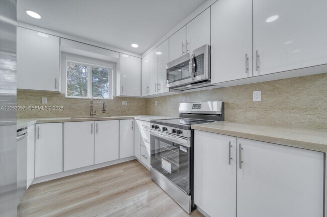 Foto del edificio - 4345 SW 5th Terrace