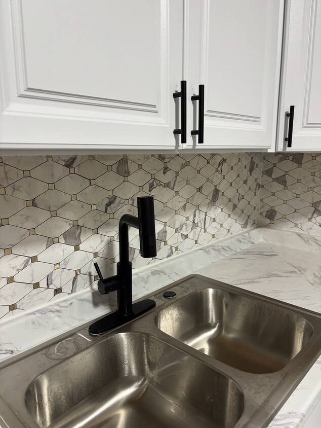 Foto principal - Spacious Open Concept Fully Renovated 3Bedroom 2 Bath Home