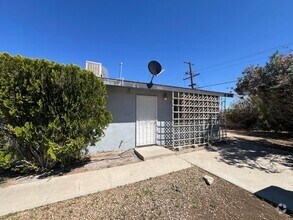 Building Photo - 1020-1022 E Navajo St