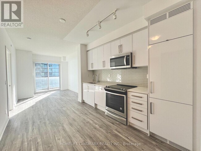 Photo du bâtiment - 5180 Yonge St