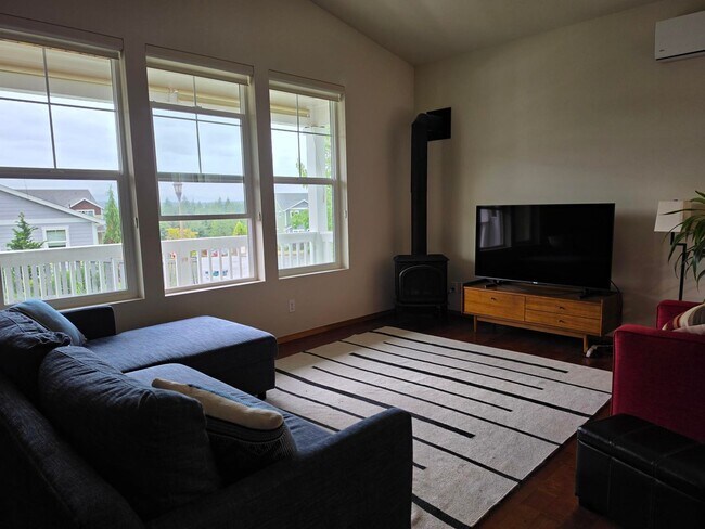 Foto del edificio - 3 Bedroom Rambler in Poulsbo's Chateau Ridge Neighborhood!