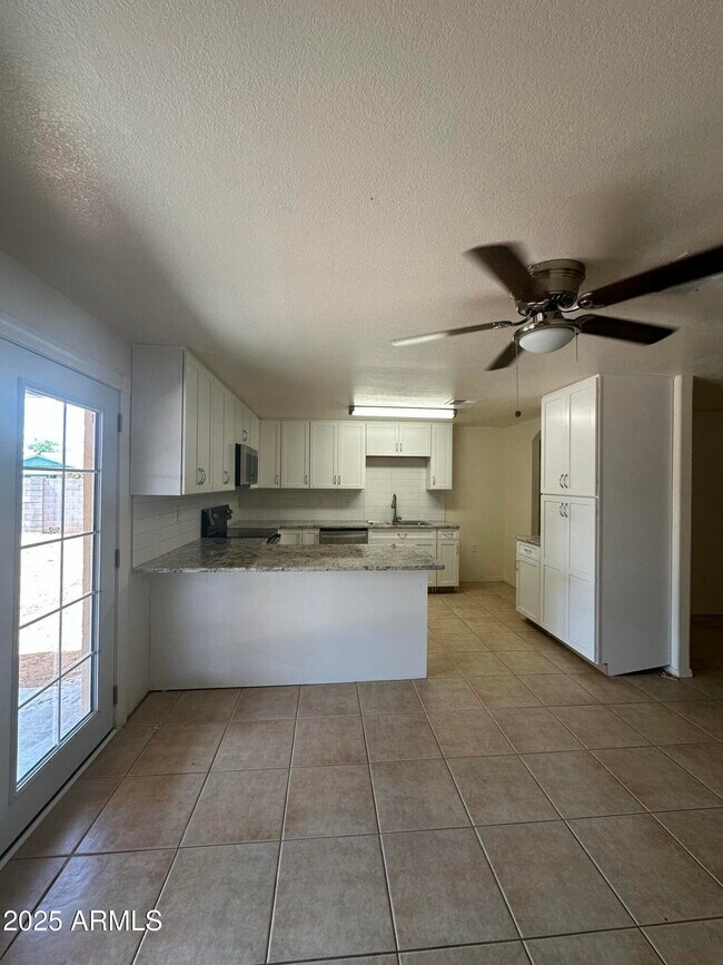 Foto del edificio - 4324 N 72nd Dr