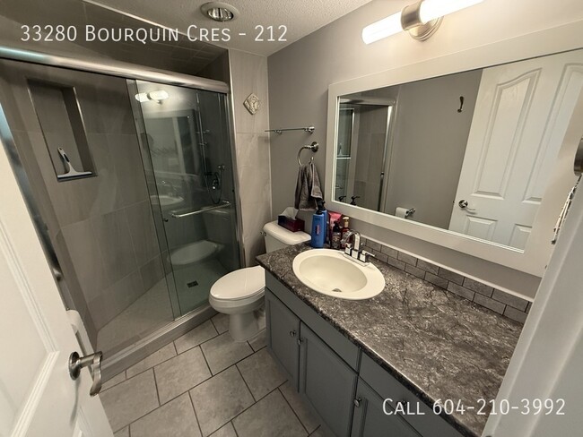 Building Photo - Spacious Abbotsford Condo