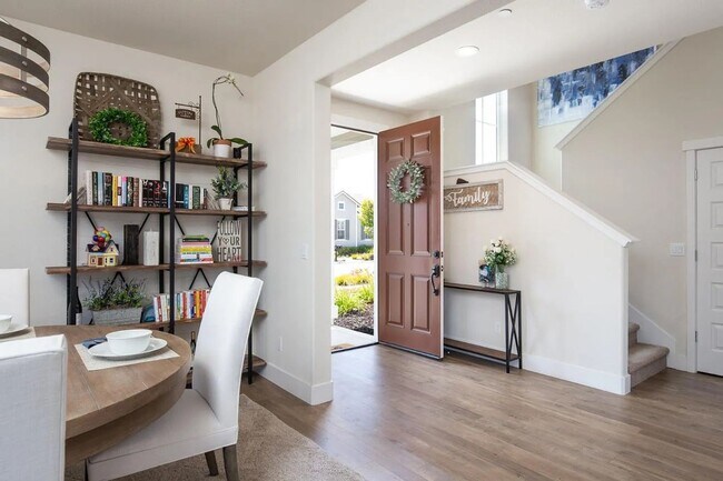 Building Photo - Beautiful Three Bedroom Home in East Garrison