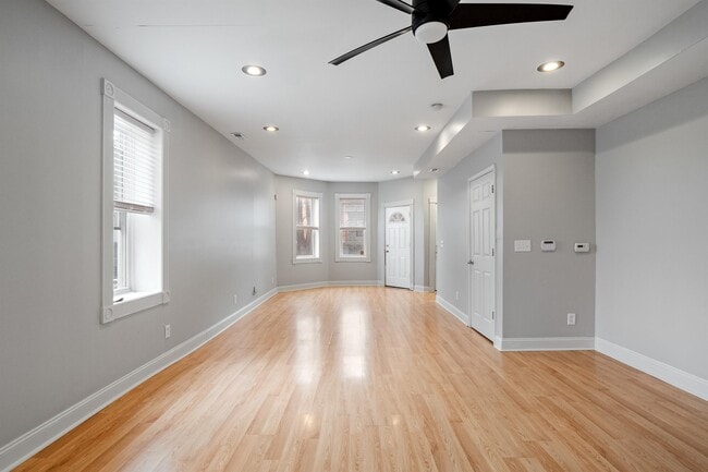 Building Photo - 4537-4539-4539 Swan Ave