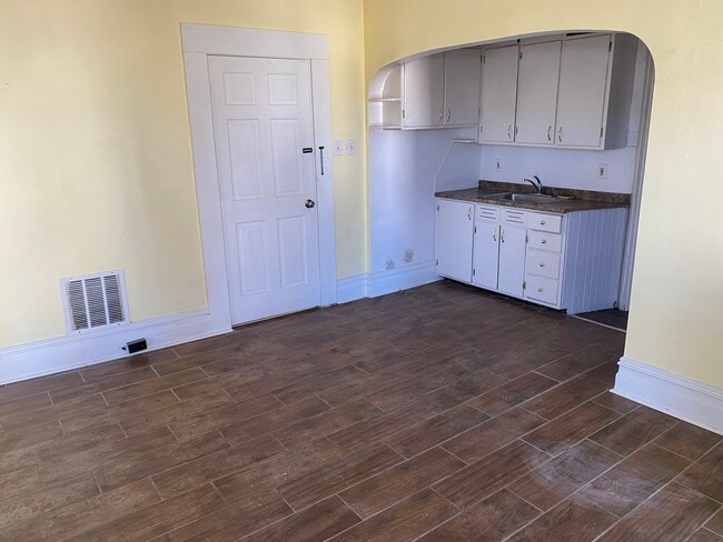 Building Photo - 1937 W Prospect Rd