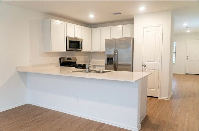 Building Photo - 2802 Via Augusta Dr