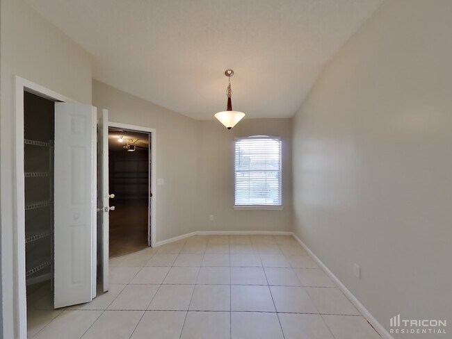Building Photo - 7319 Volley Dr N