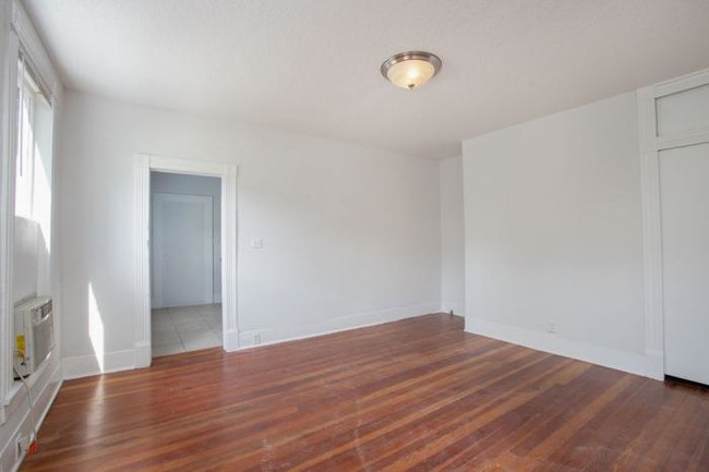 Building Photo - 1 bedroom in Deland FL 32720