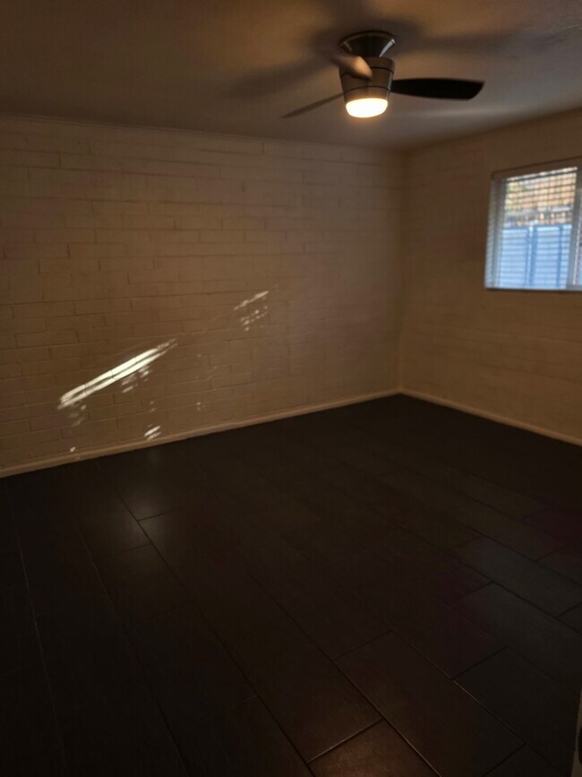 Foto del edificio - 1320 W Sahuaro Dr