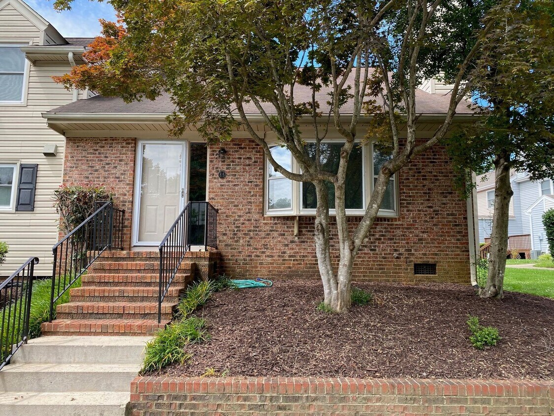 Primary Photo - Townhouse / Burlington