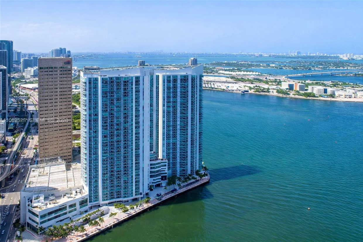 Foto del edificio - 335 S Biscayne Blvd