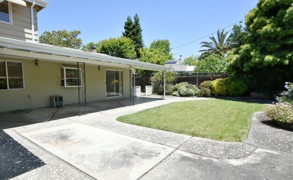 Primary Photo - 1084 Rockefeller Dr