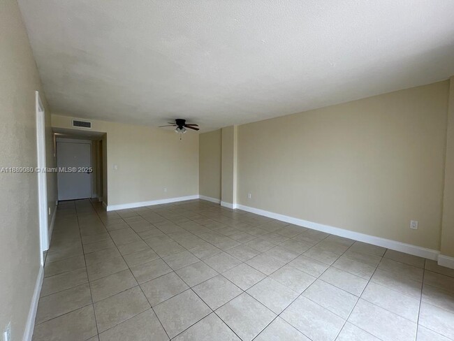 Foto del edificio - 15600 NW 7th Ave