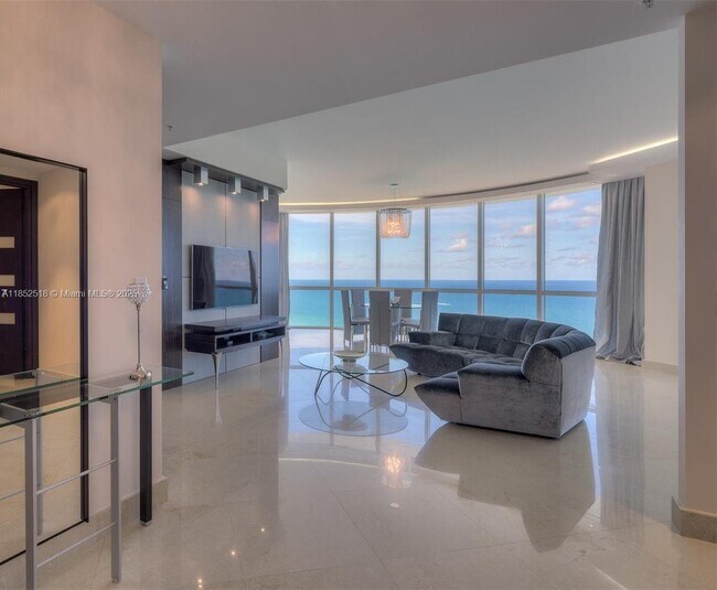 Foto del edificio - 18101 Collins Ave
