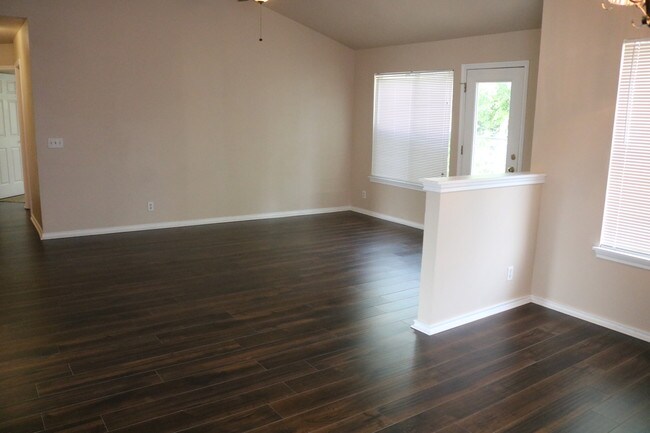 Building Photo - 3308 Ross Cove