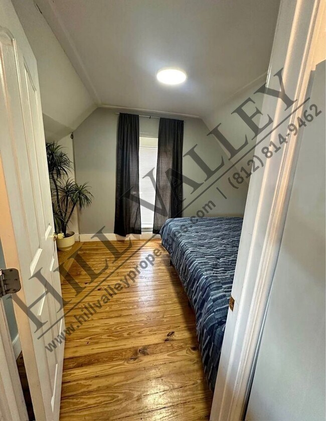 Foto del edificio - Two Bedroom Upper — All Utilities Paid!