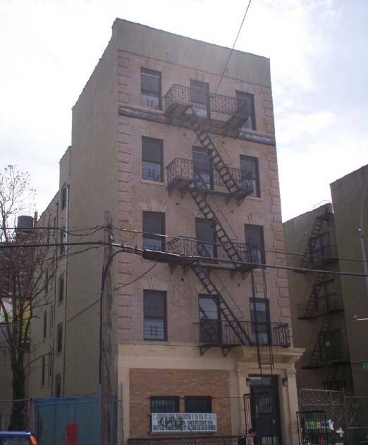 Primary Photo - 670 Saint Anns Ave