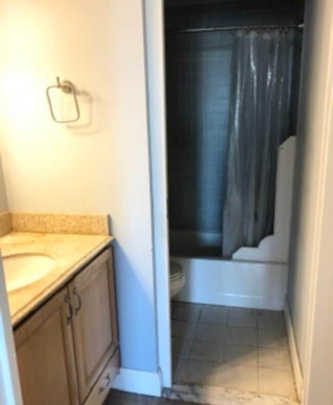 Full bath - 133 Commander Shea Blvd