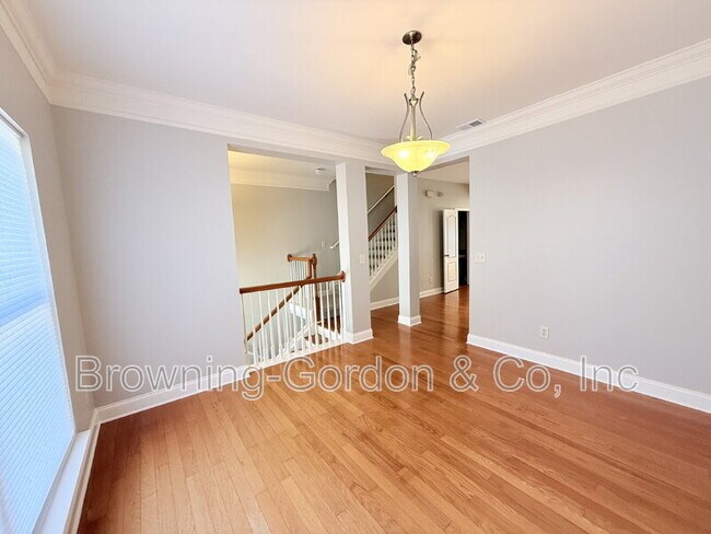 Foto del edificio - 1057 Woodbury Falls Dr