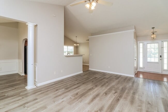 Building Photo - 216 Overlook Dr