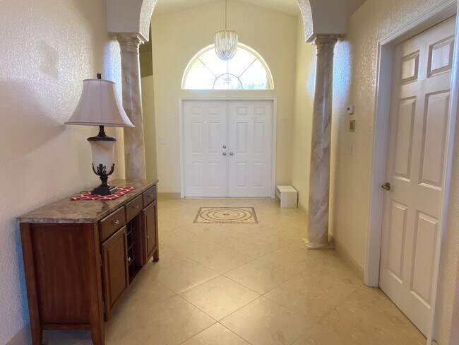 Building Photo - 2525 Stonegate Dr