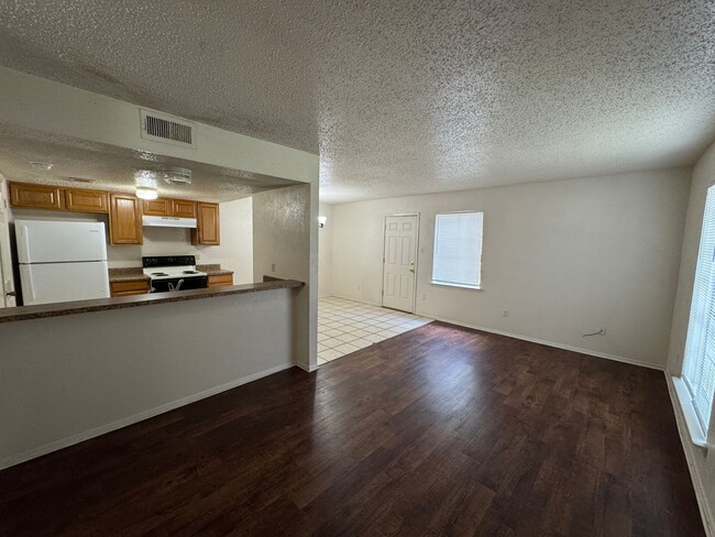 Building Photo - 4501 Westcliff Rd