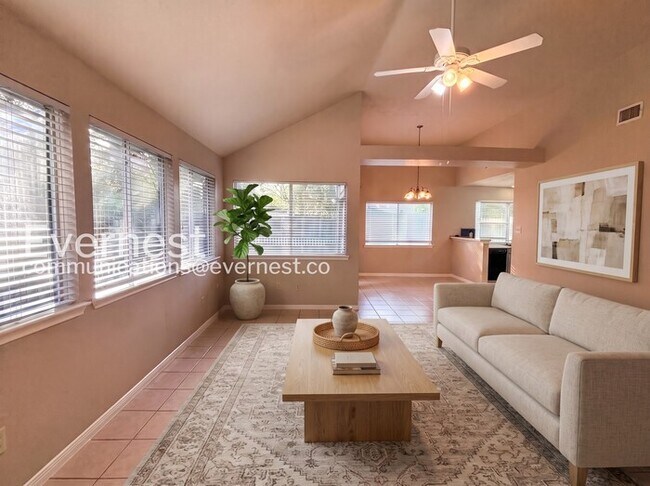 Foto del edificio - 8602 Laurel Trails Dr