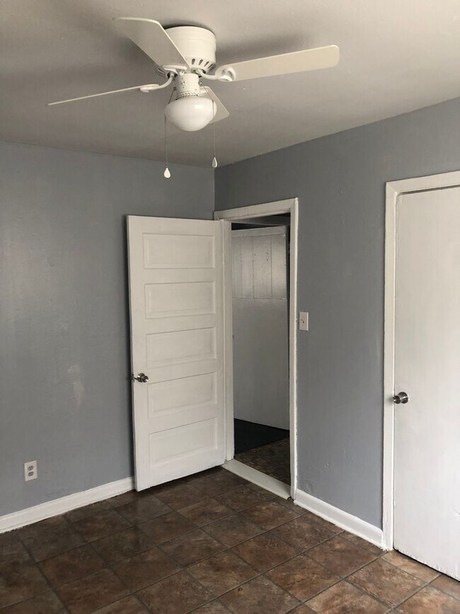 Foto del edificio - 4945 Dandridge Place -2 BEDROOM/1 BATH HOU...