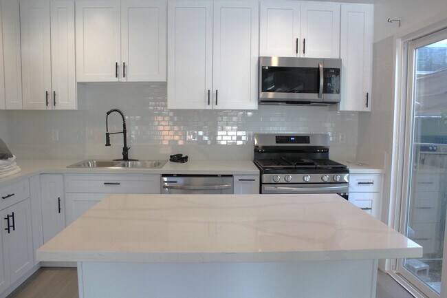 Foto del edificio - 1037 Pleasantview Ave