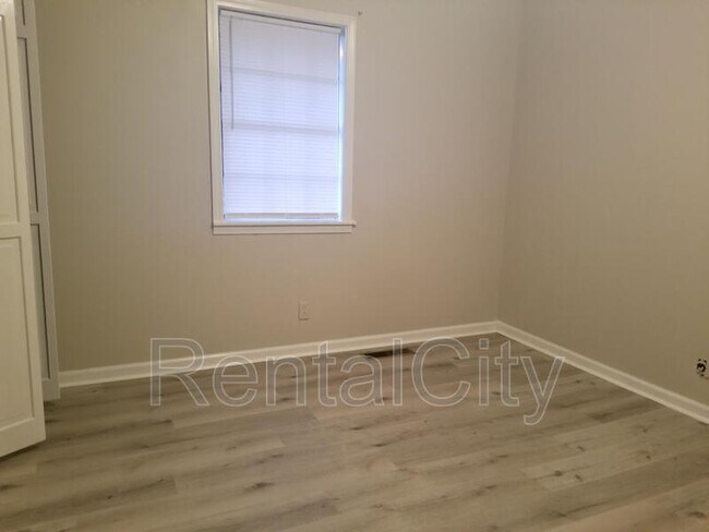 Building Photo - 16 Malone Rd