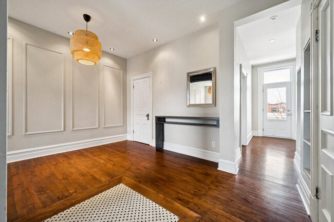 Building Photo - 4077 Rue Lanouette