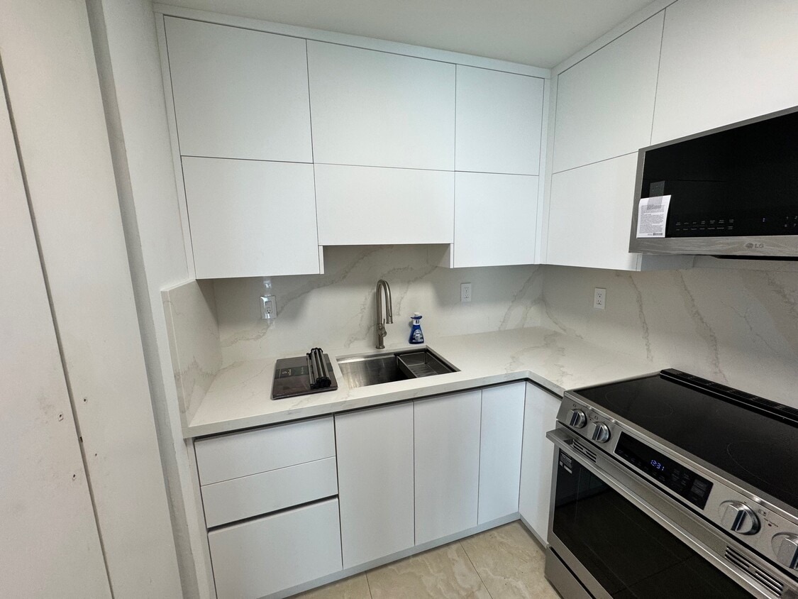 Kitchen - 8434 SW 38th St