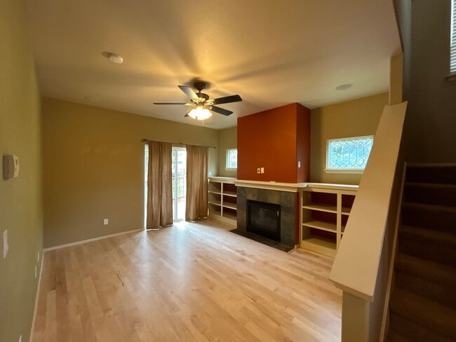 Building Photo - 3 Bedroom / 2.5 Bath Home in SW Redmond