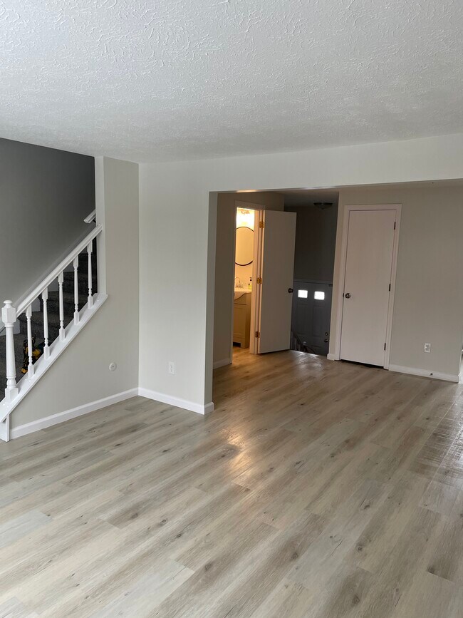 Foto del edificio - 329 Bellford Ct