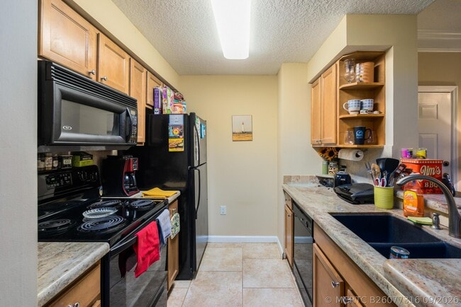 Building Photo - 2106 Myrtlewood Cir E