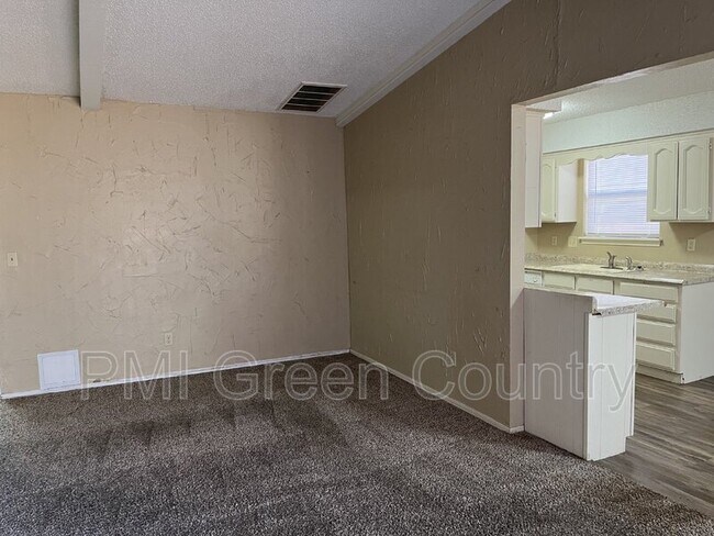 Building Photo - 9247 S 91st E Ave